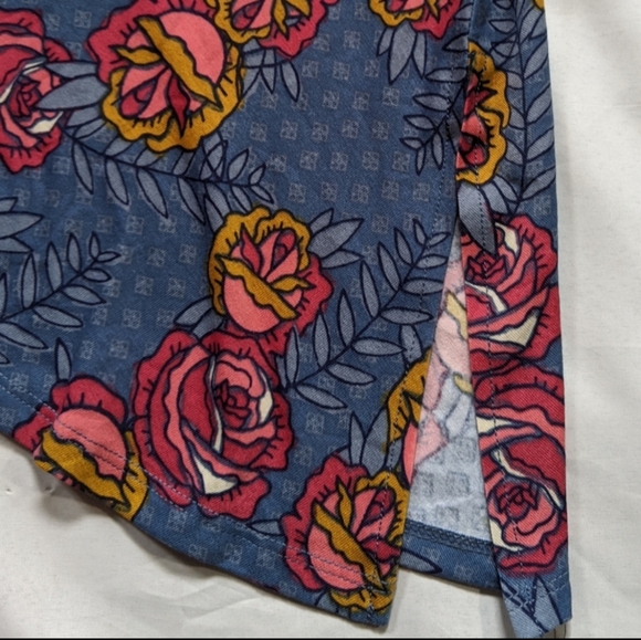 2 Lularoe Tops Lot Sm XS Tunic Floral Short Sleeves Blue Loose Flared Lot Of  2 - Picture 3 of 7